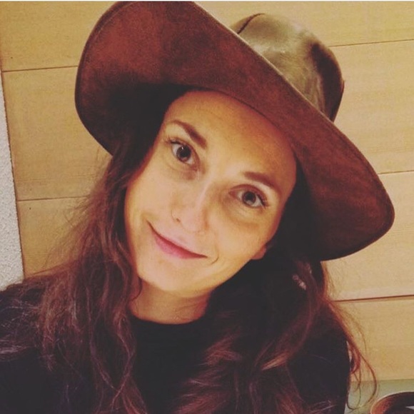 Meet your Posher, Katie - Picture 1 of 1